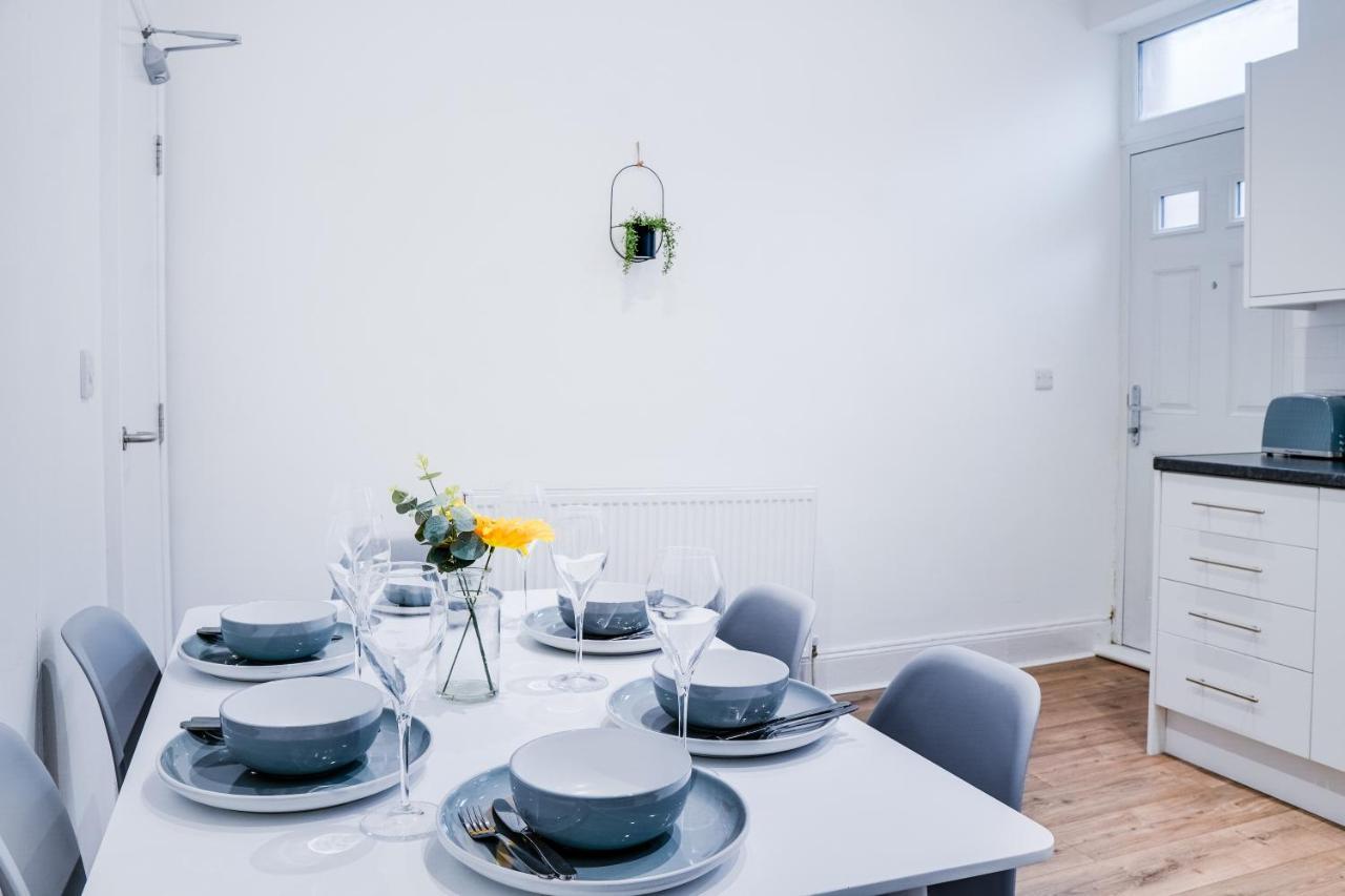 Spacious 4 Bedroom House Near Leeds Cc Beeston Hill Exterior photo